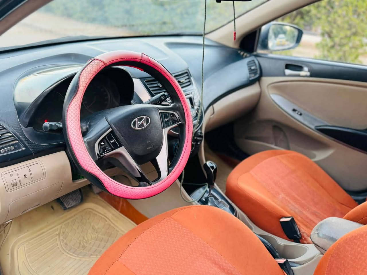 السلام عليكم
هونداي اكسنت خليجي 2017 
مكينه كير حداديه تبريد مابيه اي نقص جاهزه من كلشي سياره جديده بمعنى الكلمه بيه قطعتين رش صبغ بدون ضربه  الباقي مكفولة من كلشي رقم مثنى نكليزي سنويه جديده سعر 77وبيه مجال لاستفسار ***********مكان السماوه المركز
