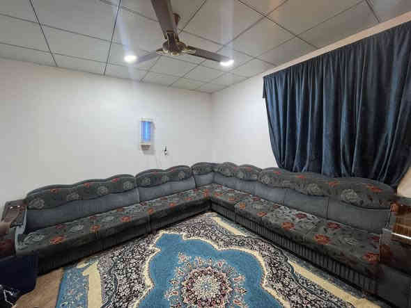 قنفات عراقي خشب ثقيل  8 متر نضافه فول سبب البيع كبيره على هولنا نضيف ومرتب فحص قبل الشراء السعر 350 الف وبيه مجال الموقع برطله تواصل واتساب *********** ❤️
