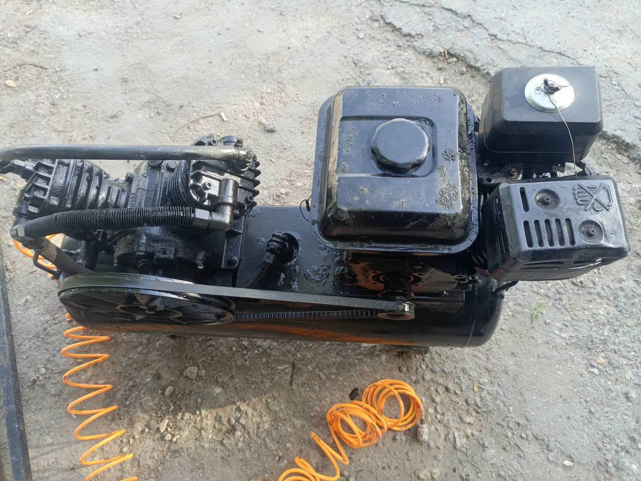 السلام عليكم كمبريسر هوه حجم وسط كامل وجاهز مولد بانزين مو كهرباء. شرط الفحص   العنوان بصره قبله حي جامعه  السعر ١٧٥  نضيف وكامل


**إذا كنت صاحب هذا الإعلان وتريد حذفه لأي سبب، رجاءا أرسل رسالة إلى الدعم الفني**