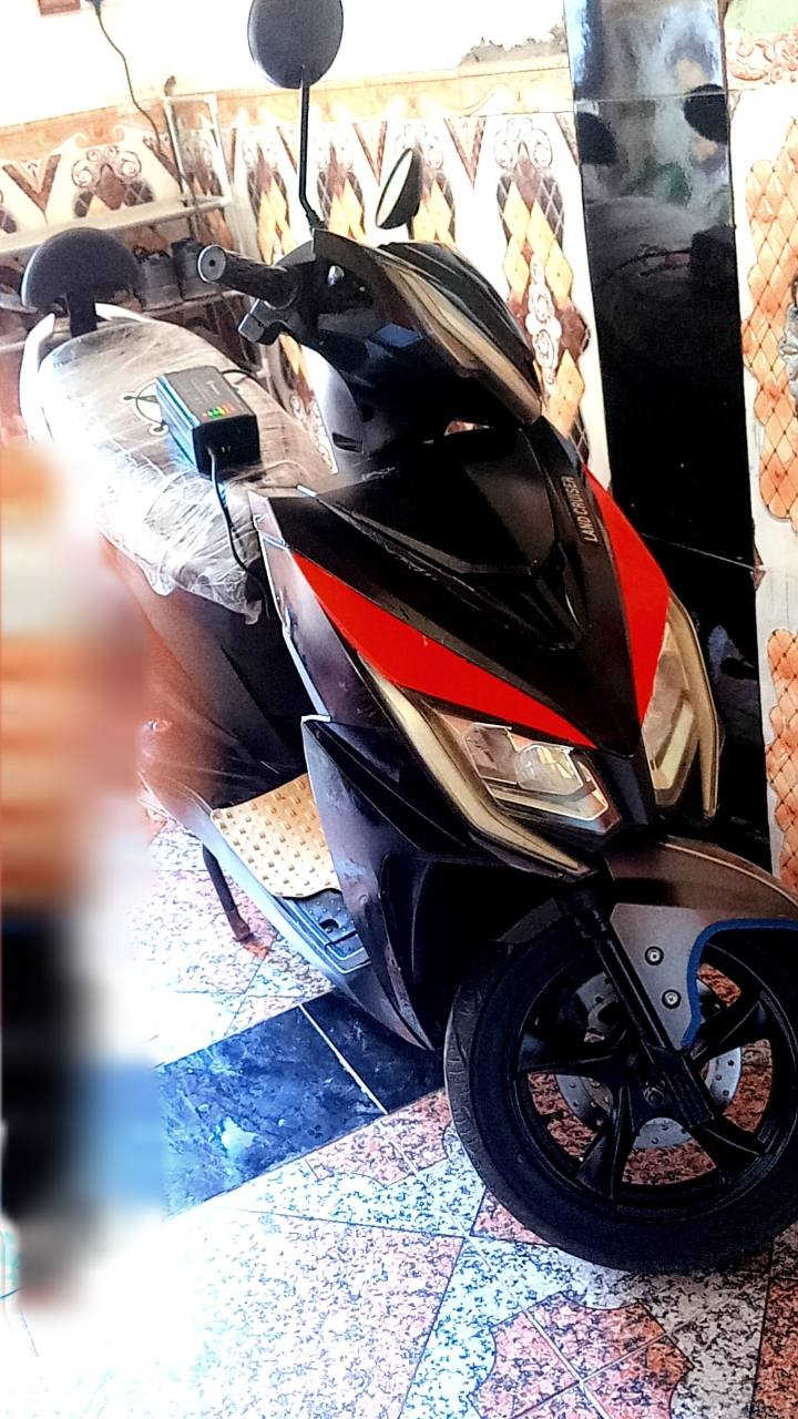 سلام عليكم 
دراجه سكنس شحن للبيع 
دراجه حلوه و اي خلل ما بيه 6 بطاريات موديل 26
و وصلها موجود صارلي تقريبا 4 اشهر من اشتريه بل 1
سعر (650)
مكان بصره شط العرب الكباسي 
رقم ***********
