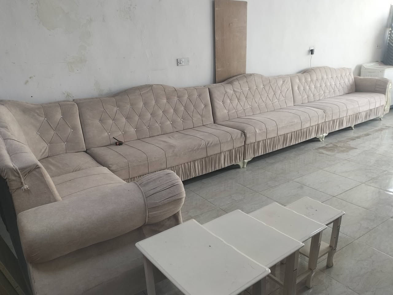 السلام عليكم ديوان 8امتار نضيف تفصال مو سوگي  بي لجوع زغار للبيع سعر 160مع طبلات عدد  4  وبيهن مجال مكاني كركوك كوباني اتصال على الرقم ( *********** ) #معرض الياقوت للأثاث والمواد المنزلية
