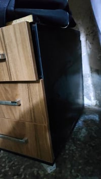 دولاب تخزين • ٣ جرار • رجل مكسوره