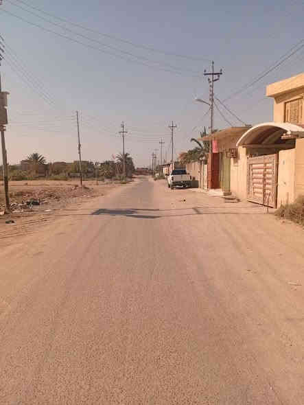 بيت طابو زراعي السعر 125 وبي مجال قليل    مساحته 400 و 30 يتكون من 3 غرف و موزع غرف و هول و دوانيه و صيحات عدد 3 و طارمه و حديقه و مناور و ترك وره البيت 
البيت بناء  كله طابوق و جميع الخدمات موجوده محلات و مدارس العنوان بصره شط العرب عبر جسر ثاني  الفيروزيه عالشارع 
*********** واتساب
