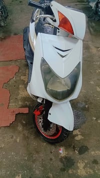 دراجه سكنس فحل كوري كابريتر الدراجه نقصه ترايش فقط المكينه مفتوحه وشغل...