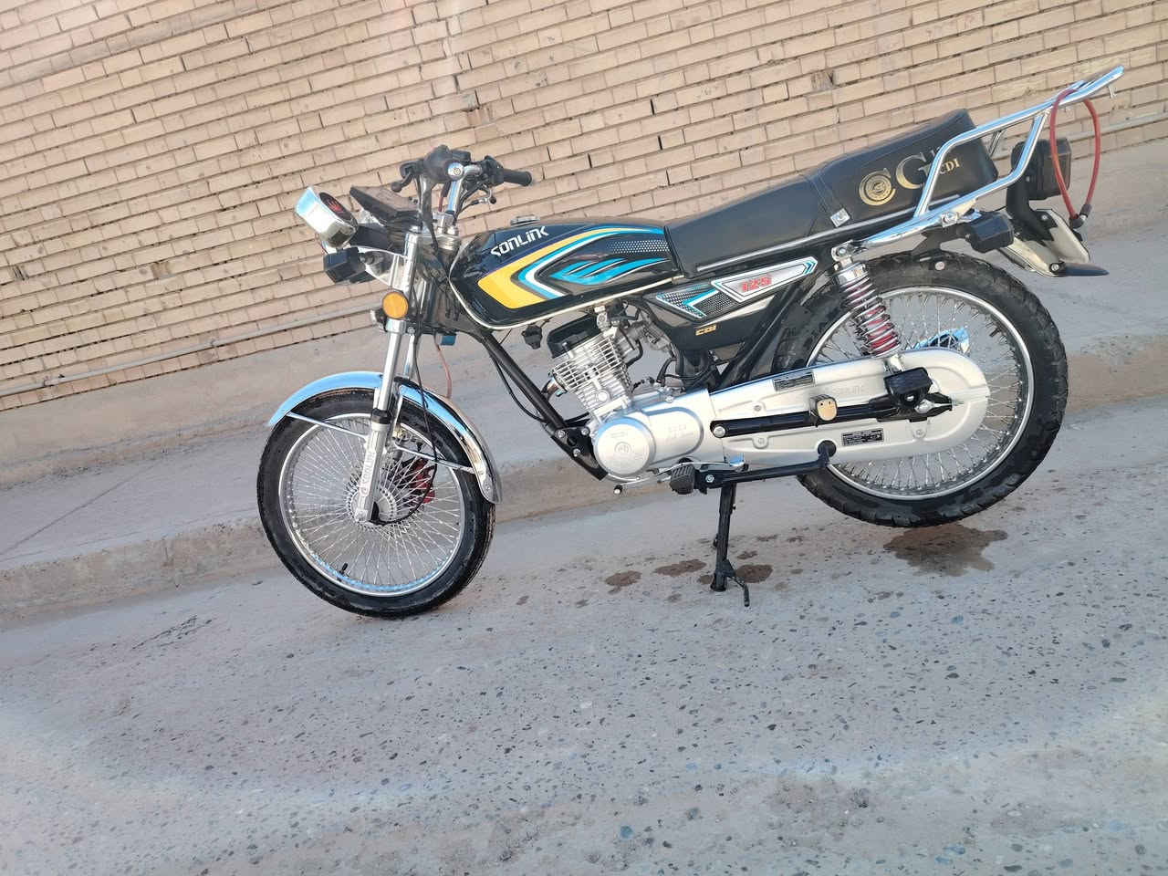 سلام عليكم دراجه مكفوله ونضافه كدام عينك  موديل 2025 البارحه بدلت دهن مفوله بانزين تجي بس تركب وتطلع 700 وبيها مجال


**إذا كنت صاحب هذا الإعلان وتريد حذفه لأي سبب، رجاءا أرسل رسالة إلى الدعم الفني**