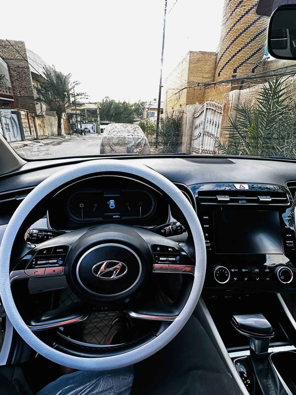 توسان موديل 2022 خليجي
السلام عليكم السيارة خليجية مكينة 2000 ماشية 34 الف مكفولة كفالة مواصفاتها 
تبريد قطعتين 
لايتات زينون 
بلك لايت لد 
مانع انزلاق 
اوتو هولد 
شاشة كبيرة 
كار بلي 
تحكمات ستيرن 
اشاير بالمري 
مري شفط 
اشاير ترحيب 
وبعد بيها مواصفاات  
للاستفسار *********** 
ومتواجد ع الواتساب
