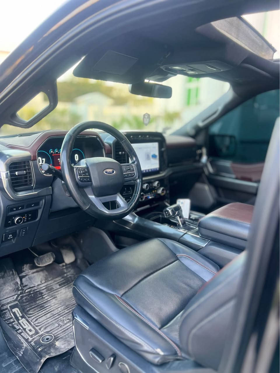 للبيع فقط . بدون مراوس 

سعرها 4 شدات و 20 ورقة.
سيارة فورد f150 موديل 2023
فول فول موصفات لاريات ماشية 78 الف
حجم محرك 3600 توين توربو تمشي عل بانزين عادي
سيارة جاهز للاخير و عليها هواي اضافات و تحديثات
بنسبة صبغ بيها ثلاث مكان صغار صبغ حك شبر اقل
رقم سنوية كلة جديد بشرط تحويل بيها كتاب تضليل
سيارة بشكل عامة محدث رابتر  خارج حتي ويالة تايرات
غراض بلادي مالتة كلة موجود وياهة سيارة بيها ppf ضمان
سيارة موصفات معروفة واحد عل واحد ميحتاج اوصفها 
مكان سيارة كركوك داخل مركز مدينة اي استفسار اتصل.

***********📞
***********📞 أربيل, العراق
