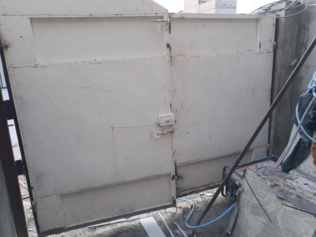 باب للبیع بدون عیب قیاس 250سم سعر 200الف اتصال ***********
