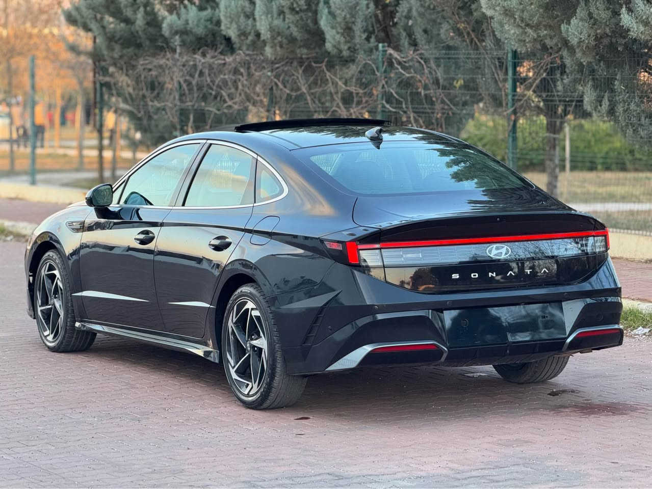 🔴سوناتا موديل 2024 🔴

🔥السعر 182 $🔥

مكينة  2.500 

HYUNDAI SONATA  SEL 2024
مكينة 2.500 
بانوراما ع طول السقف 
بصمة دخول ذكي 
انارة داخليه محيطيه 
شاشة ع طول الدشبول 
تحكم ستيرن 
رادار امامي معا تحديد مسافة سيارة كدامك 
رادار خلفي 
رادار جانبي 
اوتو ستوب خلفي 
اوتو ستوب امامي 
شفتات ستيرن 
كشنات كهرباء وفول ايرباك 
كشنات تدفئه 
كير تعليك 
شحن لاسلكي 
حساس فتح جنطة الخلفية 
سماعات 🔊 
تشغيل عن بعد 
نظام خروج عن المسار 
نظام قيادة ذاتيه 
تبريد منفصل قطعتين امامي 
جامات اوتو 
نظام اوتو هولد مال ازدحامات 
هندبريك بصمة 
انظمة قياده سبورت ونورمات وكمفورت  وايكو 
كاربلي يدعم كافة الانظمة الهاتف 
دبل كزوز 
كامرة خلفية دوارة
اشارة بجاملغ LED 
دشبول كاربون فايبر 
كشنات ودشبول وبيبان لون سموك جلد وكنتارة 
ويلكب حجم 19انج
تايرات بلادية عليها 
بجم زنون 
لد ع طول البجم 
لايتات اوتو 
مري قلاب معا البك 
نقط عمياء 
مراية داخليه تعتيم تلقائي 
شاشة تبريد تحكم كله لمس 
🔴السعر  182 $ ورقة و مجال بسيط
بدون صبغ بي بي تعديل باردت
ارباك ستيرن مرجع بلادي 
سياره بدون رقم تترقم شمالي فقد
رقم تلفون و واتساب☎️
***********
*********** اكر, نينوى
