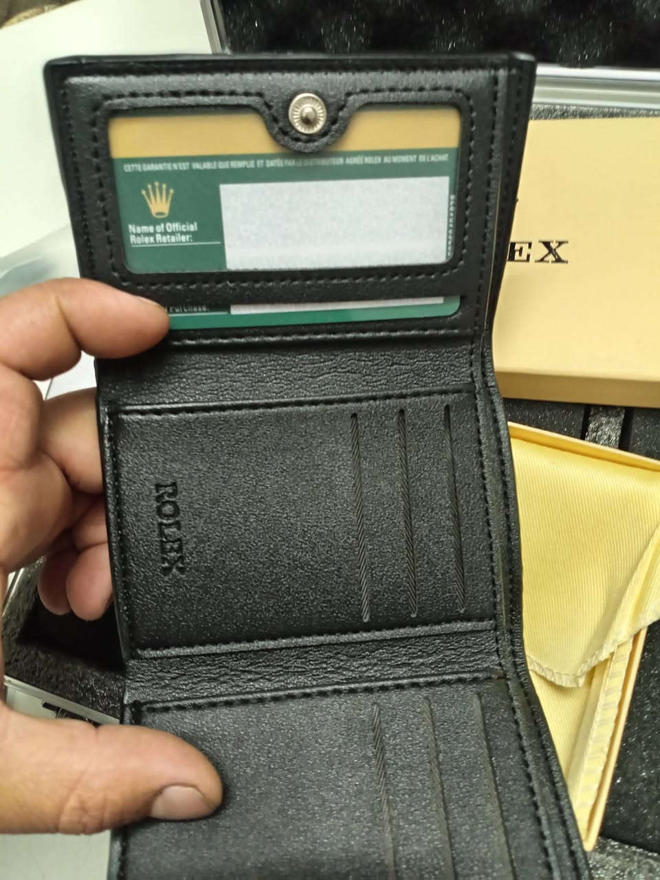 ساعه ومحفضه رولكس معه ملحقات. رولكس جي ام تي بيبسي رنك دوار عدسه تاريخ قفل فراشه محفضه جلد ماستر كوالتي ٣٥ وتوصيل مجاني اخر قطعه


**إذا كنت صاحب هذا الإعلان وتريد حذفه لأي سبب، رجاءا أرسل رسالة إلى الدعم الفني**