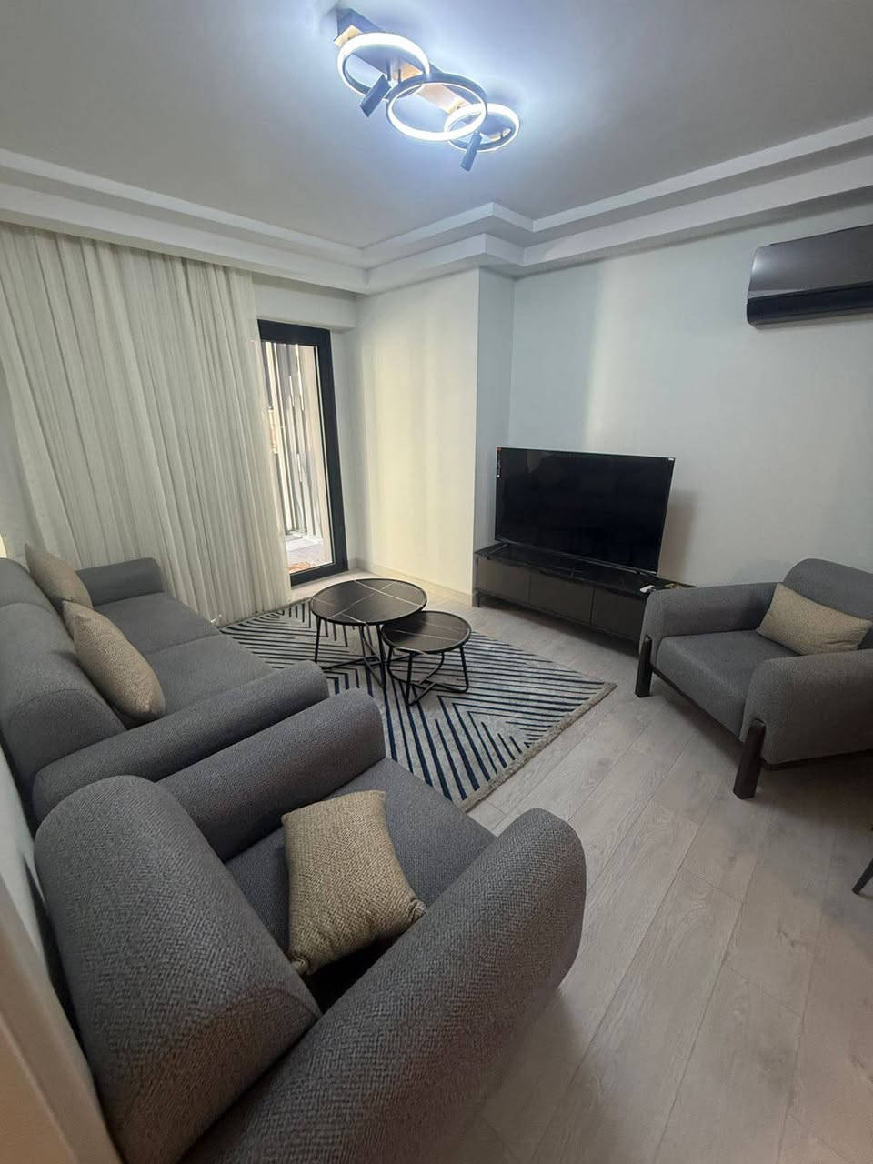 *تفاصيل الشقة*
شقه للإيجار مجمع رامي تاور
- الموقع: مجمع رامي تاوەرز
- التوزيع: غرفة وصالة
- الأثاث: زيرو (جديد)
- الواجهة: خارجية
- السعر: 600 دولار

*معلومات التواصل*
- رقم الهاتف: ***********
- طريقة التواصل: آسيا - واتساب
