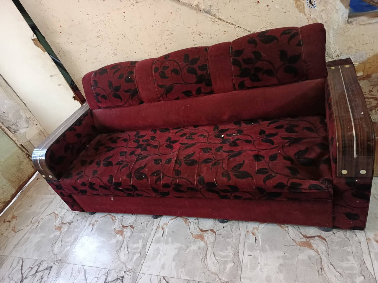 تخم 5 قطع بي وحدة نازله من النص يفيد اهل المواكب ب50 قفل مكاني ديوانية حي الجامعة ***********

