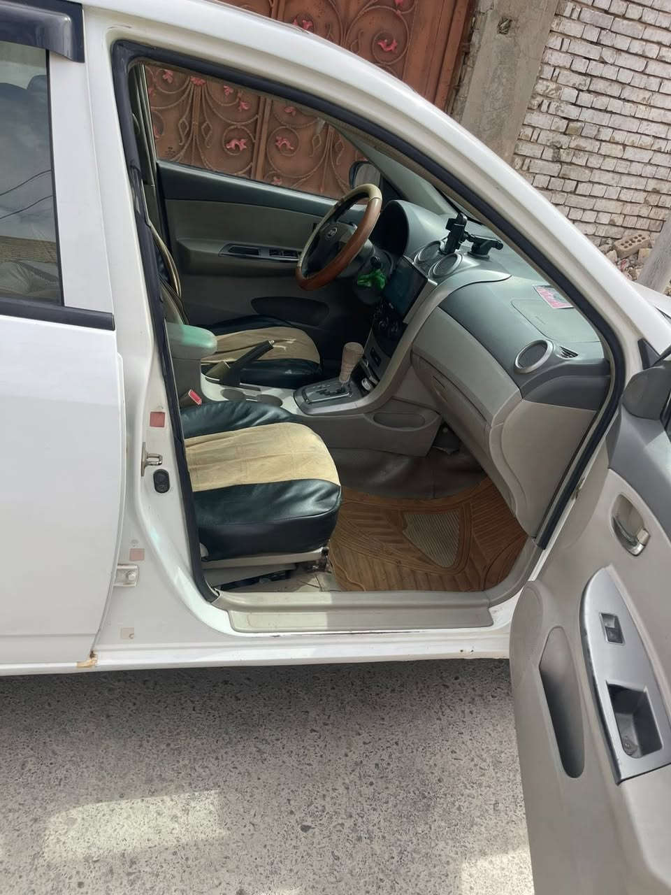 سياره بي وأي دي موديل٢٠١٣
مكينه كير تبريد صدر كله جديد 
٤ قطع صبغ بدون دواخل جماليه 
سعر ٥٦ وبيها مجال مكان بغداد البلديات/‭***********‬
