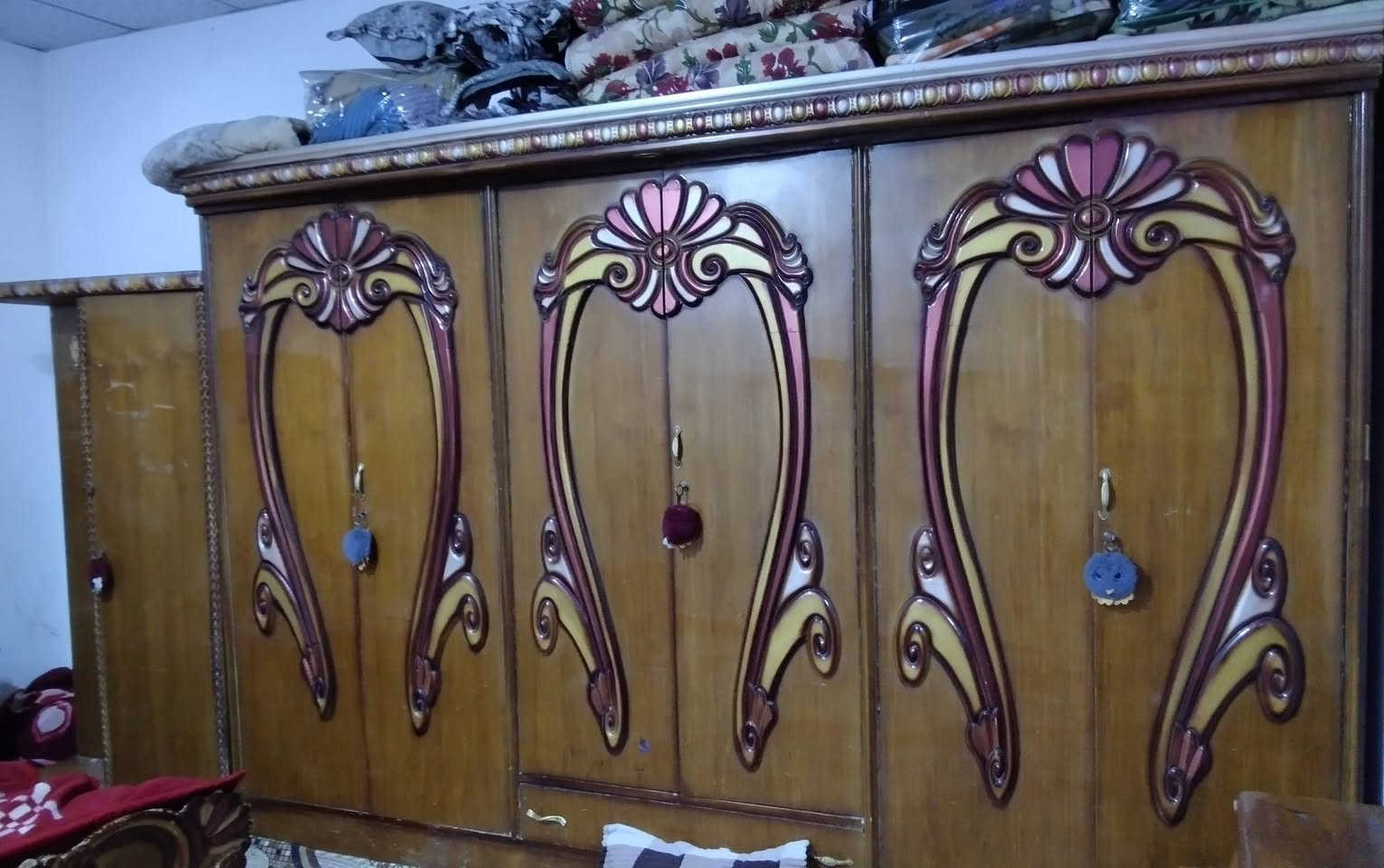 سلام عليكم غرفه مستعمله للبيع غرفه بس الميز تواليت تعبان والجرارات والجامه فقط كنتور جديد والجربايه جديده السعر 500 وبيها مجال العنوان البصره التنومه الصالحيه للستفسار اكثر الرقم ***********
