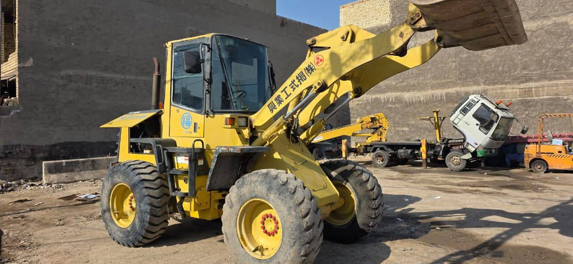 السلام عليكم
شفل كوماتسو حجم 100 WA
محرك 6 سلندر 
كير ميكانيكي تخم تاير 
دخول جديد وارد اليابان 
مشتغل 5000ساعه فقط 
مكفول كفالة عامه 
المكان بغداد 

***********
