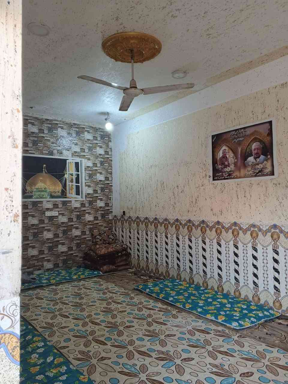 بيت للبيع بحي السجاد المعاره بشارع حسين ابول دهن مساحة 180طابقين السعر 50 وبي مجال بسيط يبعد عن الشارع 200 متر***********
