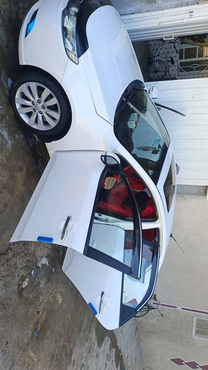 السلام عليكم كيه سيراتو للبيع موديل 2011 سياره بيها قاصرين فقط وكاله يسوون حادثها موضح بالصوره السياره جاهزه مكينه وكير وصوليات بشرط السعر 75 وبيها مجال بسيط الوكاله عليه واذا الوكاله عليك ب 73 العنوان كربلاء للستفسار الرقم ***********
