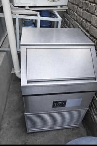 صانعة مكعبات ثلج • مستعملة • أجهزة منزلية