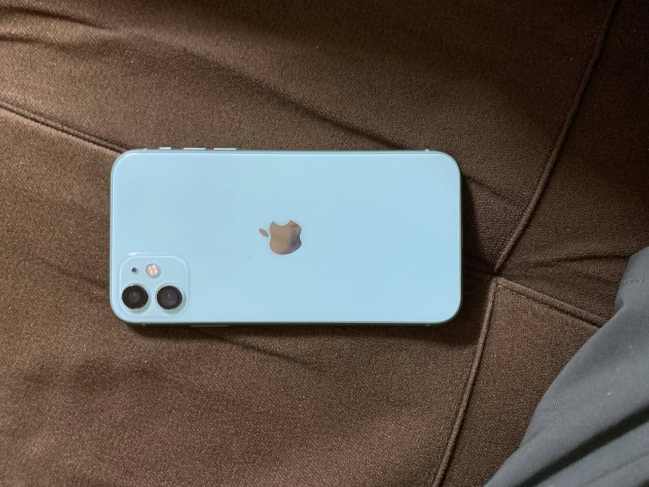 ‏السلام عليكم 11 عادي نبدل بس بطارية ذاكرة 128 السعر 195 وبي مجال مكاني كركوك***********
