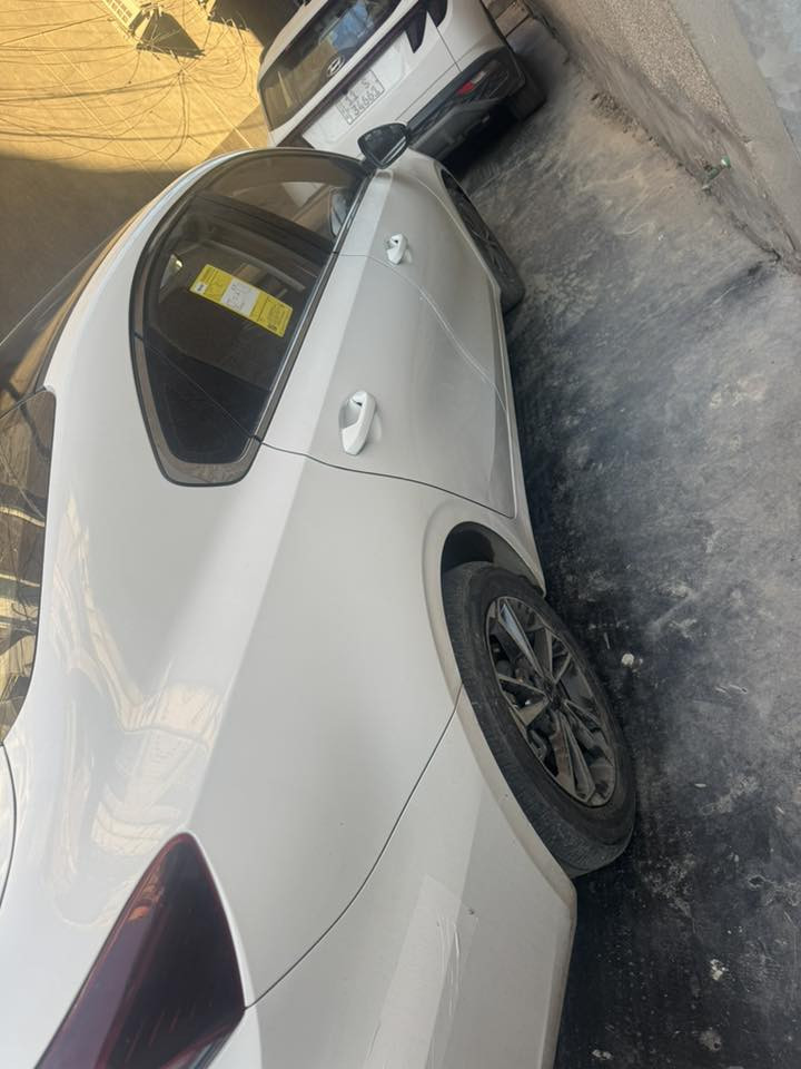 السلام عليكم
سلام عليكم عندي كيا سيراتو K3 

موديل 2024 

لون ابيض رقم اربيل الدولي الجديد 

ماشية 17 الف كيلو متر على وضع الشركة

سنوية وهزة ورقم كله جديد 
مواصفات 
وكالة تحويل مجانا بغداد الكرادة

ترحيب 

بصمة ابواب 

ثنين سويج بصمة 

جنطة ذكية 

حساس خلفي + حساس امامي 

كامرة خلفية

شاشة حجم كبير 

هند بريك بصمة 

سلايت 

لايت لد زنون 

وبقية المواصفات المعروفه الي مامذكورة 

مكان السيارة بغداد الكراد

للاستفسار 

***********
ابو سجاد وشكرا لادارة الموقع
