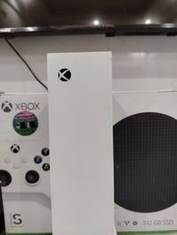 شباب، للبيع جهاز إكس بوكس سيريس إس (Xbox Series S) نظيف جداً وأخو الجد...