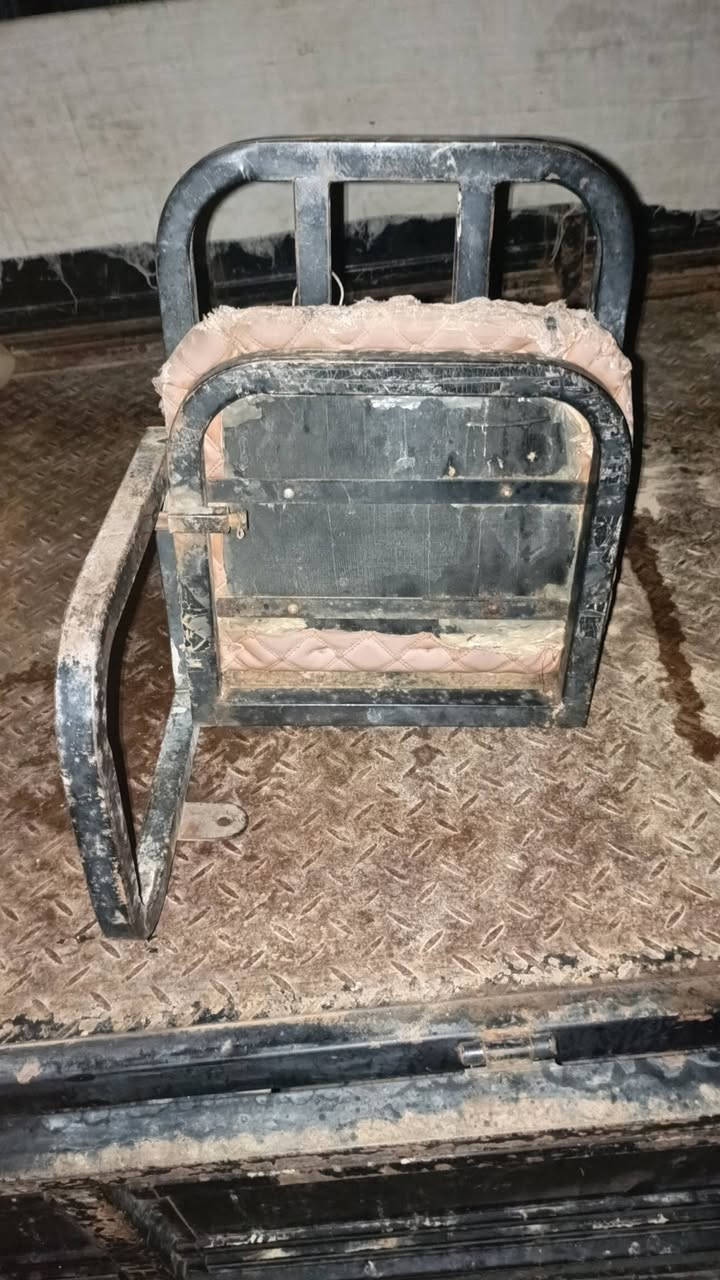 كرسي صقر جديد 25وبيه مجال الشراي *********** لا تواجد عل فيس
