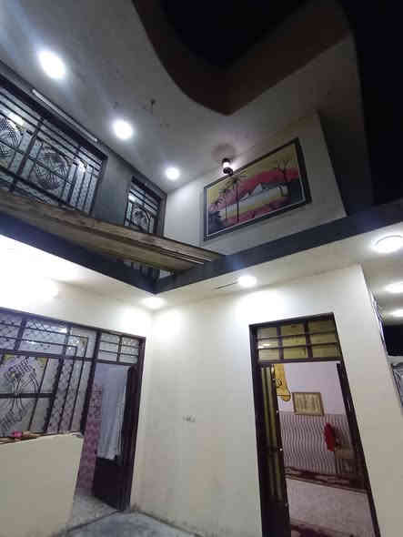 بيت للبيع في حي طارق القديم وره السيطره الثانيه خلف بيت الشيخ كاظم الصلف يبعد عن التبليط ٥٠ مترر
بيت ٢٠٠ متر طابقين وبيتونه واجهة ١٠ متر والنزال ٢٠ متر بيت كامل ٦ غرف نوم ٣ حمامات كاشي سراميك بياض صحيات كامل بيت عقد زراعي
 السعر ٧٥ مليون وبي مجال
***********
يرهم مراوس
