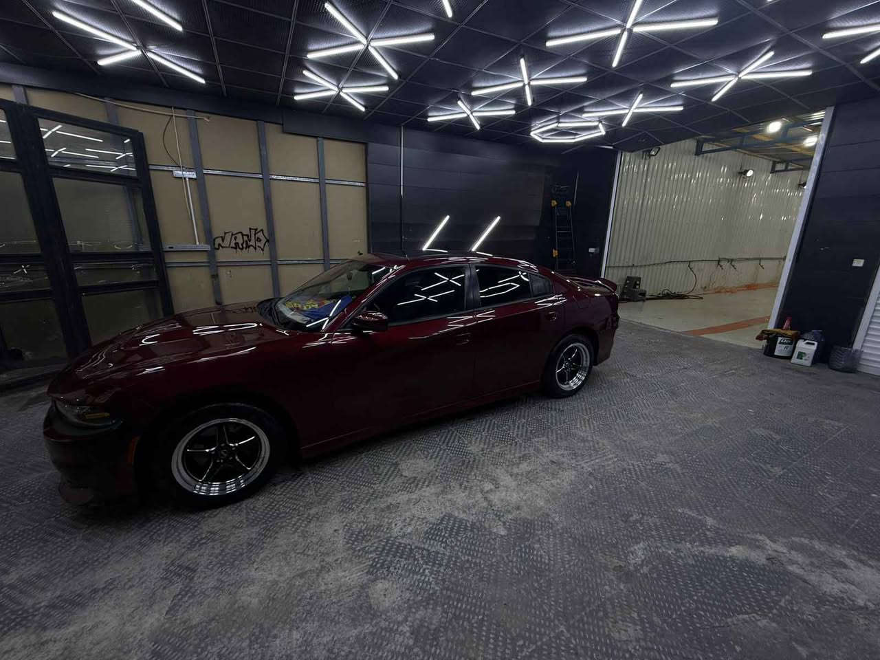 السلام عليكم جارجر للبيع موديل 2020 السيارة رقم بغداد السيارة حادثهة جاملقات امامية وبنيد يعني 3 قطع وبيهة شوي صبغ بمقدمة الشاصي السيارة فول مواصفات 6 سلندر السيارة جاهزة من كلشي ما عوزهة اي شي مكانهة البصرة وهذا رقمي *********** الزبير, البصرة
