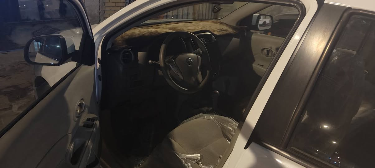 سلام عليكم نيسان صني هندي مديل 2022 سيارة رقم اربيل نگليزي بأسم شركه سيارة ماشيه 49الف حداديه فول باتري جديد تايرات جدد سياره ضربتهه فقط طخه بالجمال وبيه شخط بالباب الخلفي ناعم السيارة جديده ما متعوبه السعر 125 وبيه مجال للطيبين مكان السيارة البصرة رقم الهاتف ***********
