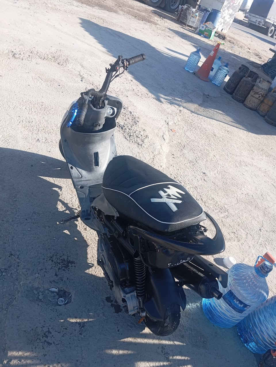 سلام عليكم درجه البيع نضيفه حييل اي نقص مابيه بس بيه شخله بصيطه دراجه خير من الله يعني الي يأخذه كل شيء ميصرف عليه ودرجه عله يدي يعني وهيه مال العب رقم ***********
شري يعرف بس مو شراي يتعب 
#مكان #بغداد
