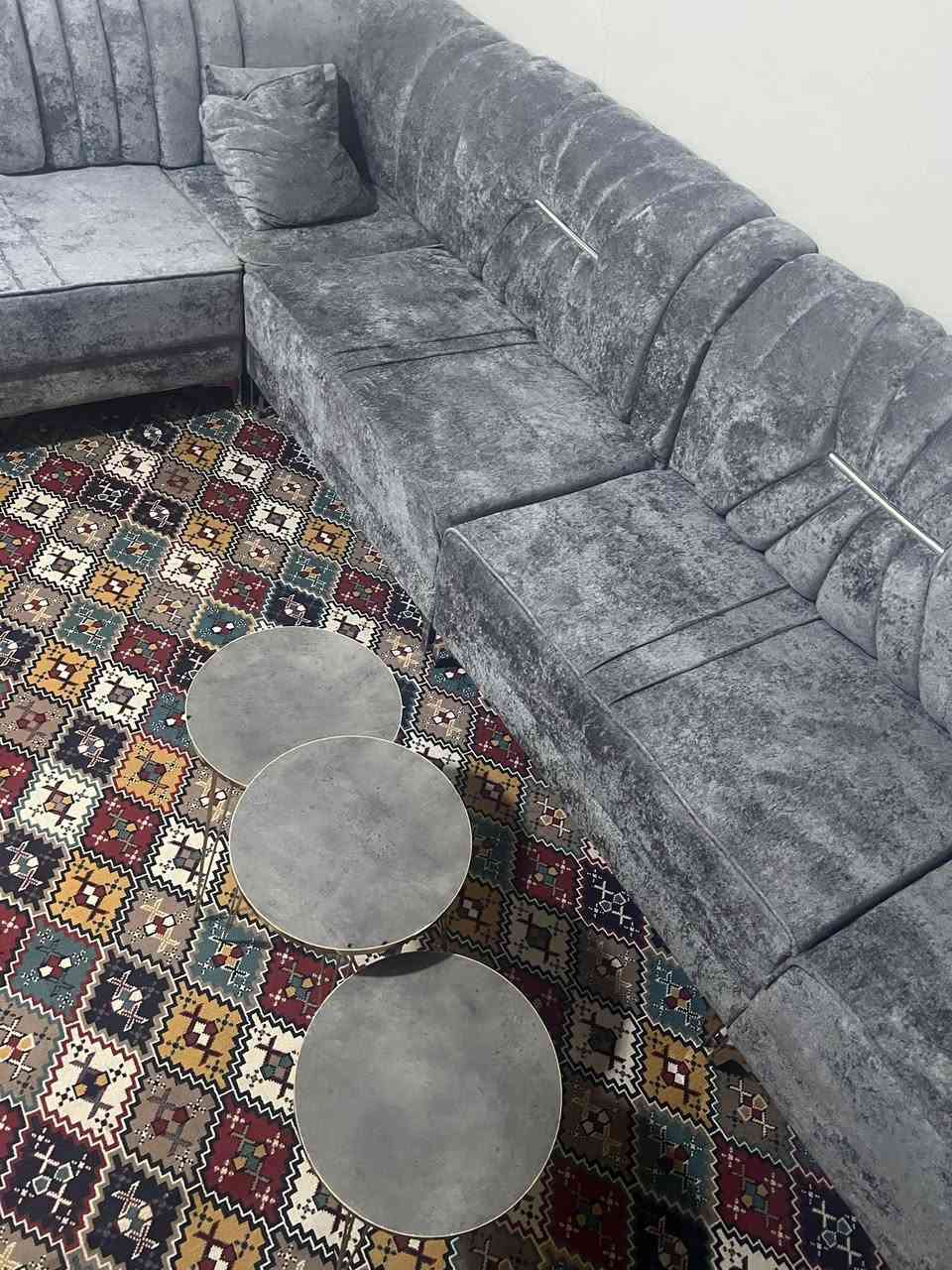 السلام عليكم تخم ديوان  جديد غير مستخدم 
درجة أولى 
تخم ماصارلة أسبوع محد ماعد علية 
تخم مقعد بلاويد 18ملم 
سفنج ظقط عالي والقماش فرو 
7متر وليس 6متر  10 مقعد 
بي وصل ظمآن سنة كاملة. اي خلل يصير بي كسر خلع أو يتصلح أو يتبدل بي وصل من صاحب المعرض بل حكيمية 
السعر 400بي مجال قليل كلش وتوجد خدمة توصيل 
العنوان خمس ميل 
***********
***********
