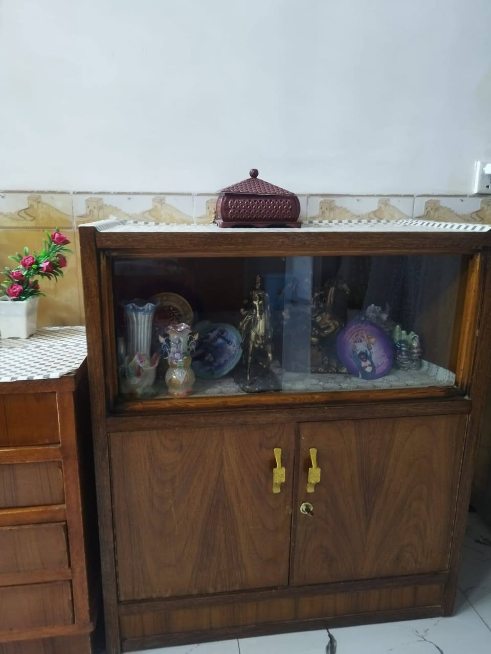 غرفة اخشاب للبيع نضيفه السعر 700 للاستفسار على رقم ***********
