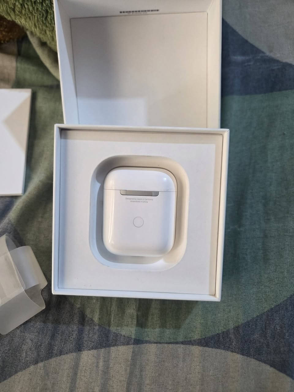 السلام عليكم ابل ايربودز الجيل الثاني وايرليس شحن لاسلكي اصلية ضمانها ماستر نظافتها 100 بعدها جديدة شخط مابيها مكفولة من اي شي السعر 80 الف عنواني ديالى بعقوبة الرقم ***********
