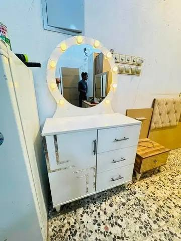 غرفه 5 قطع بيبان اخت جديده سرير مخزن سعرهه 450 الف الشراي خاص او يتصل ع الرقم واتساب فقط *********** النجف, العراق
