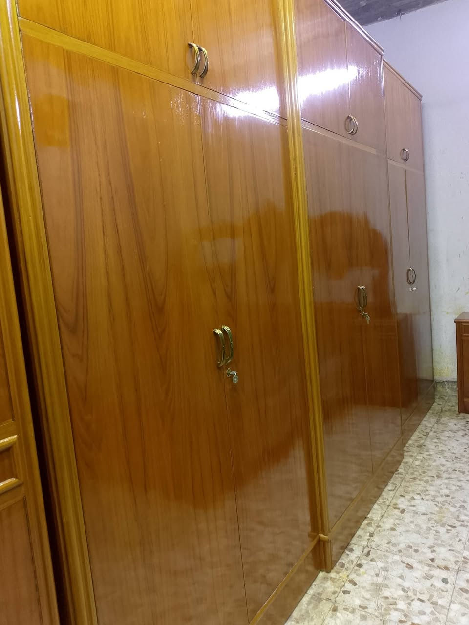 مكلف بلنشر غرفه تسكام نجاره تكمه صاج داخل وخارج ظهر جرجوبه مليون وبيه مجال مكانه حله للاستفسار الاتصال بالرقم ***********
