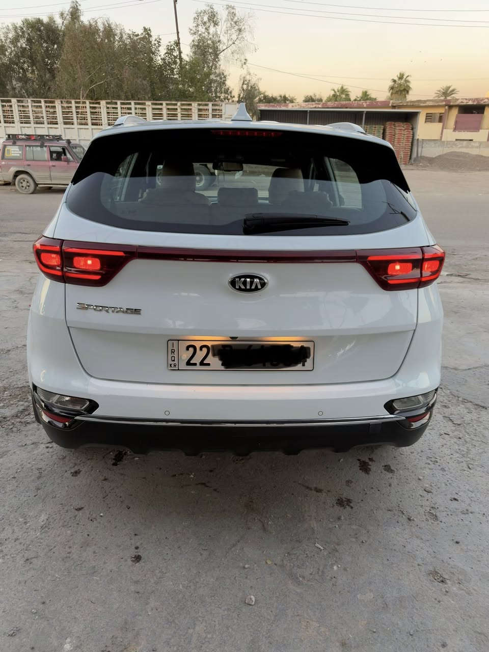 سلام عليكم كيا سبورتج 2021 خليجي رقم اربيل الجديد 
فول مواصفات ماعده البانوراما 
بصمه 
تشغيل عن بعد 
شاشه جبيره 
انضمة قياده وترحيب 
تبريد بيانو قطعتين 
كشنات جلد ومغلفه جلد 
كشنات كهرباء 
مري شفط 
كامره خلفيه دواره 
حساسات امامي خلفي 
لد نهاري امامي 
كشافات ضباب خلفي 
ويل حجم 19 بلادي السياره 
مكينه 2000 دوش 
السياره مكفوله وجديده ماشيه 45 الف السعر 197 وبيه مجال *********** مكانه بغداد الشعب
