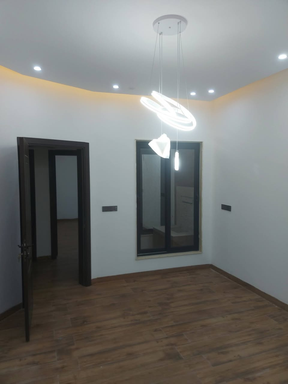 #عروض #مكتب #الثقة # للعقار #
#تجدون #كل #ماهوا #جديد #ومميز #لدى #مكتبنا

🌟 فرصة مميزة لامتلاك بيت أحلامك! 

📍 الموقع: حي التعليم العالي_ التعليم الاولى
                   مقابل الحديقه  سند طابو الزهور

📐 المساحة: 150  م²

🏛️ الواجهة: [7.5] 

🛏️ عدد الغرف: [4] غرفة نوم 

🚿 عدد الحمامات: [2] حمام/ تواليت عدد[2]
       سويت بلغرفة

🛋️ تفاصيل إضافية:

▫️ صالة 

      الهول معزول 

▫️ مطبخ+كاونتر فصال حديث

▫️ / كراج / واسع

▫️ نوع البناء: [حديث وزيرو]

🏗️ عدد الطوابق: [ طابقين]
       نظام سبالت ودكتات 
                       

📶 الخدمات:

✔️ ماء

✔️ كهرباء تبليط

💰 السعر يذكر عنده الاتصال او مرجعة 

       # مكتب # الثقة # للعقار#

🔴نستقبل كافة العروض العقارية في مناطق الموصل 

🔴سكني تجاري زراعي 

📞 للاستفسار اكثر المراسلة على الخاص او الاتصال على الأرقام التالية 
*********** 
***********
