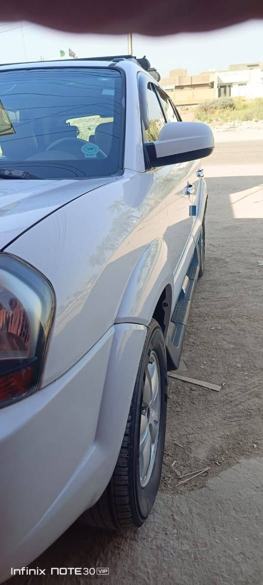 السلام عليكم 
مكلف بالنشر 
توسان 2009 خليجي رقم اربيل دولي سنوية جديدة 
- مكينة 2000 مبدلهة حاوية جديدة 
- الكير بحالة جيدة 
- الحدادية جديدة 
- تبريد مدام وجديد
- فتحة 
- منظومة ABS
- حساس خلفي 
- كاميرا خلفية 
- شاشة اندرويد 
- ويل كب 
وبقية المواصفات المعروفة 
السيارة كفالة من ضربة صبغ تبديل 
بيها بارد يسيط بحافة الجنطة وبراغي البنيد مفتوحة اثر تبديل المكينة وحالوب ناعم 
المكان محافظة الديوانية / قضاء الشامية
السعر 130 وبيها مجال  
للاستفسار الاتصال على صاحب السيارة

‏ ***********
‏
