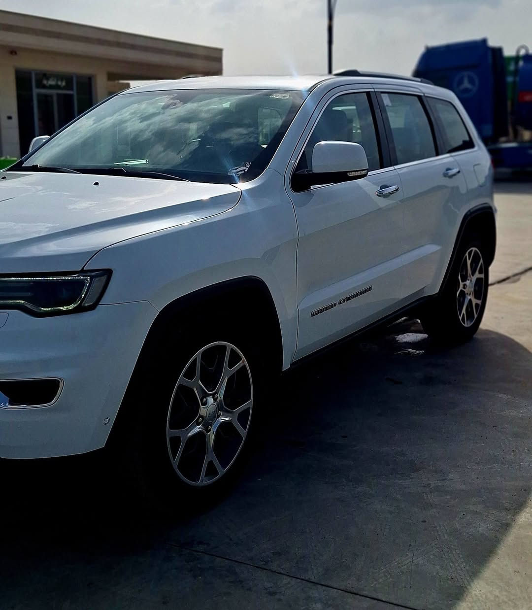 سلام عليكم
جيب كراند شيروكي  لمتد بلص  ( خـليـجـي ) 
‏‎موديل  2019  فول مواصفات  
المحرك : V6.  3.6L ‎  
 السياره جديده 
ماشي88 الف 
رقم بغداد الجديد بسمي تحويل ثاني يوم  شرط التحويل 
سياره جديده جدا 
سياره جديده استخدم شخصي و قليل 
‏‎ 
‏‎* المواصفات :
‏‎*رادار امامي وجانبي 
‏‎* نقطة عمياء .
‏‎*داخل جلد 
‏‎* دفع رباعي 4x4 . 
‏‎* فرش المقاعد من الجلد . 
‏‎*صفي المقاعد الأمامية كهربائية .
‏‎* ذاكرة لحفظ وضعيات الجلوس . 
‏‎* صفي المقاعد الأمامية مع تدفئة . 
‏‎* صف المقاعد الخلفية مع تدفئة . 
‏‎* ويل قياس 20 انج .
‏‎* مقود السائق كهربائي . 
‏‎* تدفئة ستيرن . 
‏‎* فتحت سقف .
‏‎* شاشه كبيرة 8.4 انج .
‏‎* نظام الملاحة (GPS) . 
‏‎* نظام خاص للطرق الوعرة . 
‏‎* مصابيح امامية زنون . 
‏‎* المصابيح الأمامية مع LED لايت  تبديل عدسات 4 دولار. 
‏‎* كشافات ضباب بروجكتر زنون . 
‏‎* تشغيل عن بعد .
‏‎* صندوق كهربائي .
‏‎*  حساسات أمامية . 
‏‎*  حساسات خلفية .
‏‎* كاميرا خلفية .
‏‎* بخاخ ماء لتنظيف المصابيح الامامية .
‏‎* مرايا بخاصية التعتيم الذاتي . 
‏‎* مرايا جانبية قابلة للطي . 
‏‎* بلوتوث تلفون . 
‏‎* محدد سرعة . 
‏‎* نظام تشغيل واطفاء اوتماتيكي للمحرك للتوفير من صرف الوقود . ( Auto Start System ) .
‏‎* نظام بريك اوتماتيكي ( Auto Break System ) .
السعر ع الخاص مكان السياره ميسان


**إذا كنت صاحب هذا الإعلان وتريد حذفه لأي سبب، رجاءا أرسل رسالة إلى الدعم الفني**