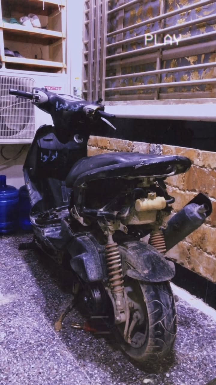 سلام عليكم دراجه سكنس نثيه دراجه جميع الكفرات موجوده دراجه مكينه ناعمه شلعه ومعدل نكره بكل وقت كهرباثيات كلها شغاله دهن امزويل 
مكاني بغداد الغزاليه الرقم ***********واتساب فقط
