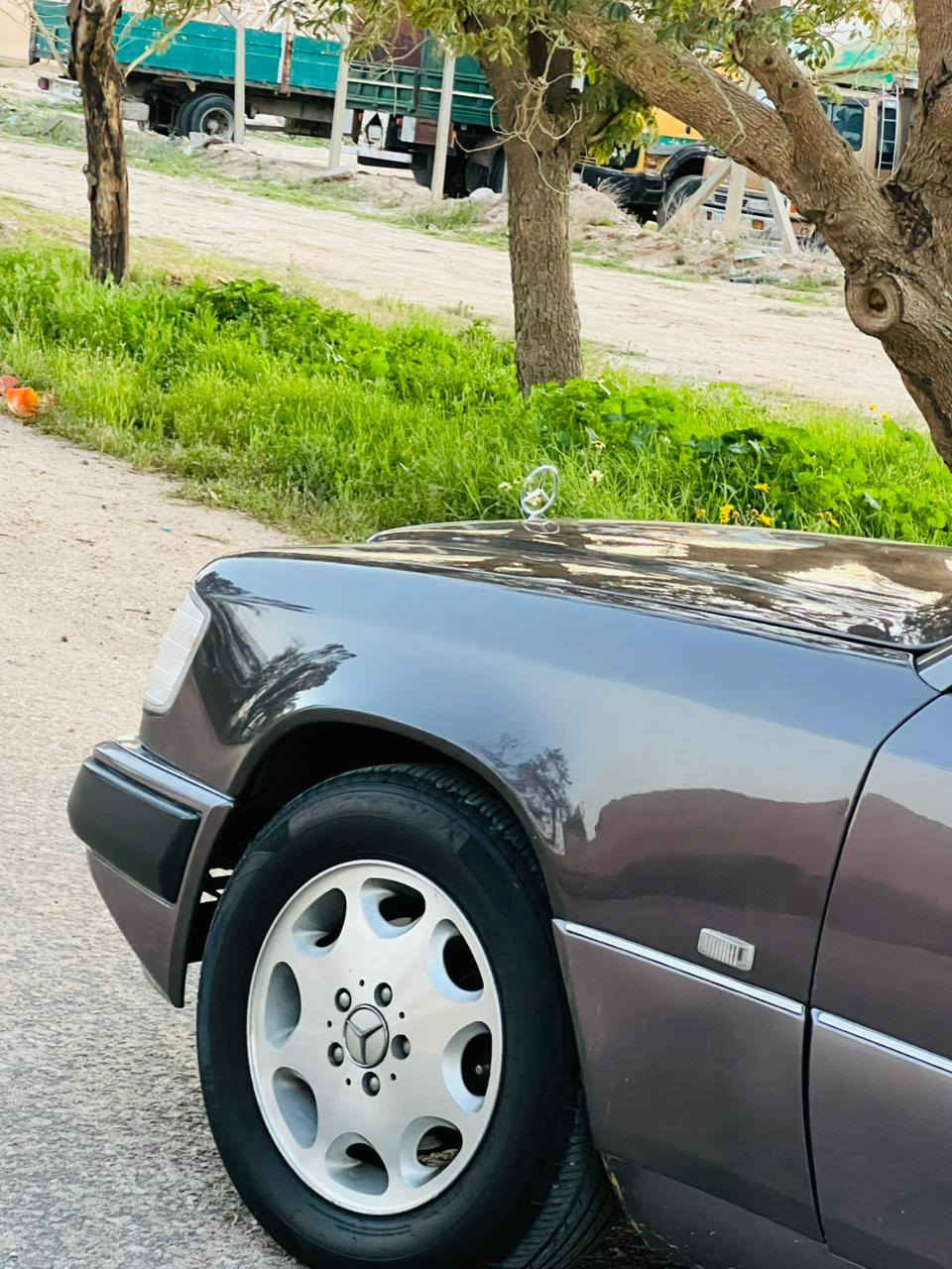 أللهم صلي على محمد وآل محمد 🧿 
مارسدس دب 300 بلاد قبق اسود مديل 1991اصل رقم بغداد 

لون مميز.  بنفسجي 

والله الصور ضالماتها بشوف احلى 

محرك وكير كفاله توني مبدلهن وارد يبان 
شلعه شرط تحفر الكاع 
ترايك 200  

السياره كفاله من كولشي من كولشي عده الصبغ للجماليه
شواصي قواعد مكفولات خياس مابيها ابد 

((شراح تسأل اكولك مكفوله ))

مواصفات فول 1/1 
فتحه شغاله 
كشنات كهرباء 
دبل هورن
 دبل فيتبم 
دبل مروحه
 جام كهربائي
 برده خلفيه شغاله 
كير قفل 🔐 

حداديه زيرو شرط 

......السعر 95 مجال  وكلشي اكو بل سوك حتى ب25 

اسف على الاطاله 
عنوان كربلاء
*********** ابو روان
