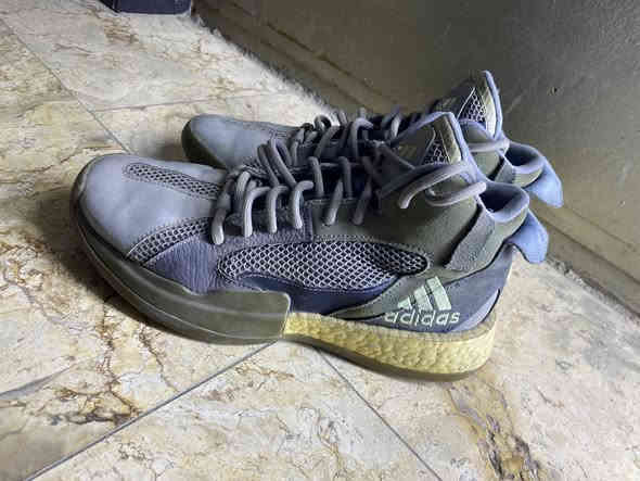 السلام عليكم
حذاء اديداس باله اصلي 
قياس 41
سعره 20 الف 
مكاني بغداد بلديات 
رقمي ***********
توصيل موجود
