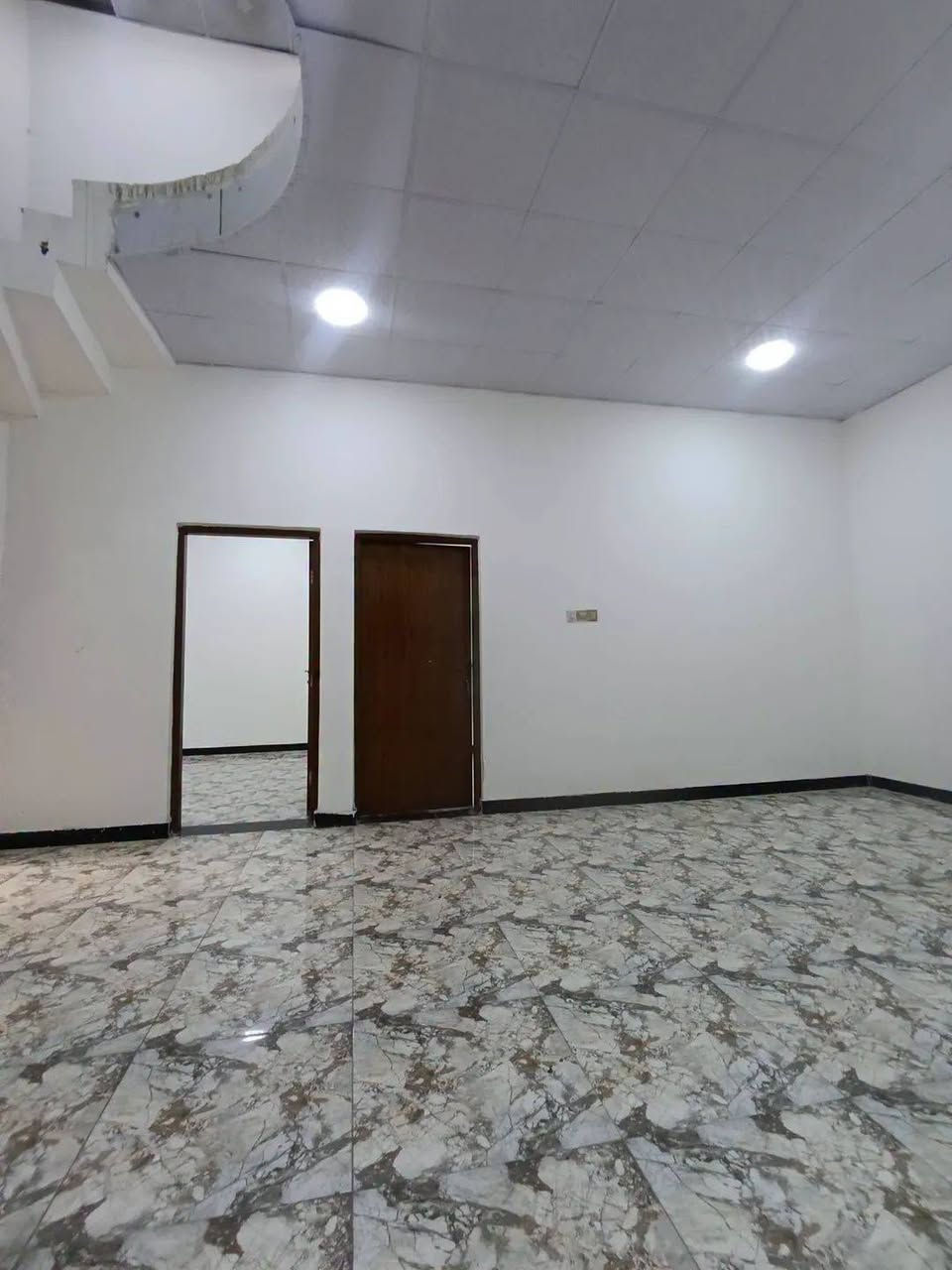 🏡 بيت للبيع – الجزيرة / باب الهوى
📍 الموقع: الجزيرة – باب الهوى، شارع سيد لطيف المختار.
🔹 المساحة: 185 م²
🔹 البناء: بلوك، شغل درجة أولى.
مواصفات البيت:
- غرفتان.
- ديوانية.
- هول.
- كراج للسيارة.
- صحيات داخلية وخارجية.
📄 نوع السند: طابو صرف زراعي باسم عراقي، مع وكالة ومكاتبة ونسخة من الطابو.
💰 السعر: 78 مليون دينار عراقي، قابل للتفاوض.
📞 للاستفسار اكثر اتصل على الرقم:
*********** البصرة, العراق
