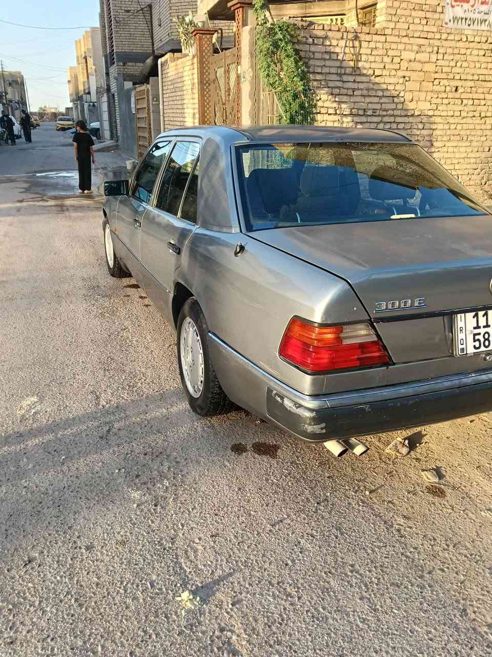 سلام عليكم اخواني مرسيدس للبيع موديل 91 مكينه بلاد قبق اسود 300 بسمي سنويه 27 سياره جاهزه لا ضربه ولا تبديل قواعد بلاد سليمه. ***********

