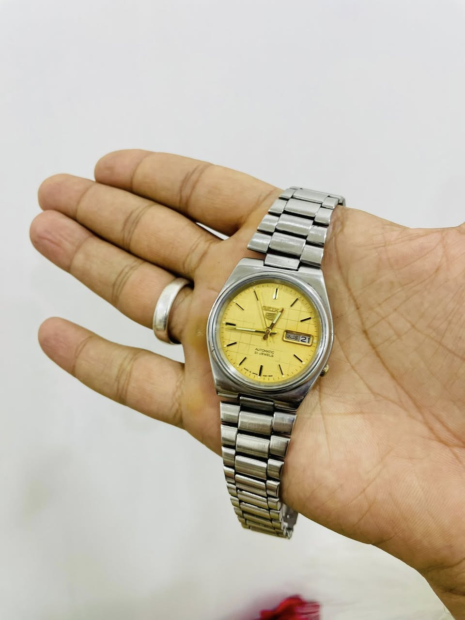 سايكو فايف اوتماتيك ذهبي قطر 38 نظافة تامة نافذة للتأريخ عقارب وأرقام فسفورية


**إذا كنت صاحب هذا الإعلان وتريد حذفه لأي سبب، رجاءا أرسل رسالة إلى الدعم الفني**