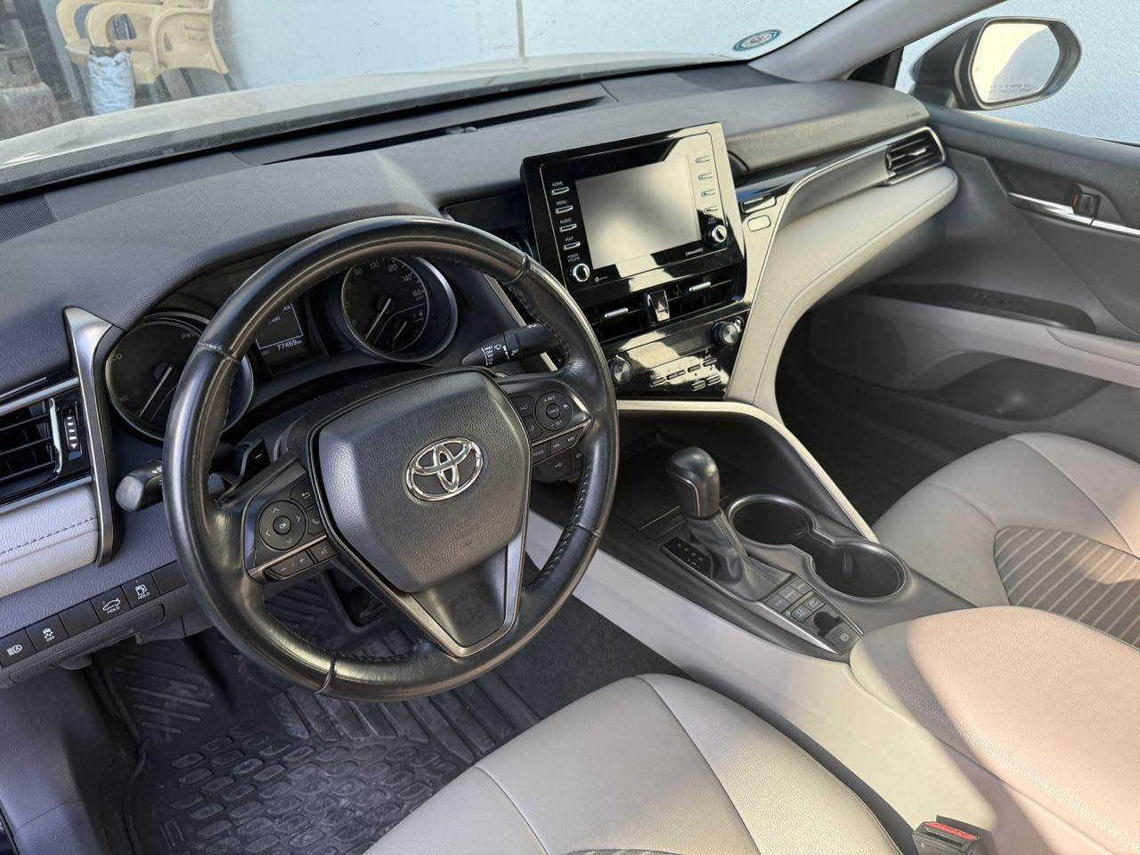 للبيع كامري هايبرد وارد امريكي موديل 2022
مواصفات SE 
رادار امامي 
كشن كهرباء 
ماشية 51 الف ميل وقابلة لزيادة 
حادثها جاملغ خلفي جهة السايق 
صوره الحادث مرفقة 
وانطخت بالعراق جاملغ امامي جهة السكن طخه بصيطة 
ايرباك كلة سليم 
سيارة كاملة مناقصة شي 
مكان السيارة مجمع بدور بغداد  
السعر. 180  $ دولار 
الرقم  *********** بغداد, العراق
