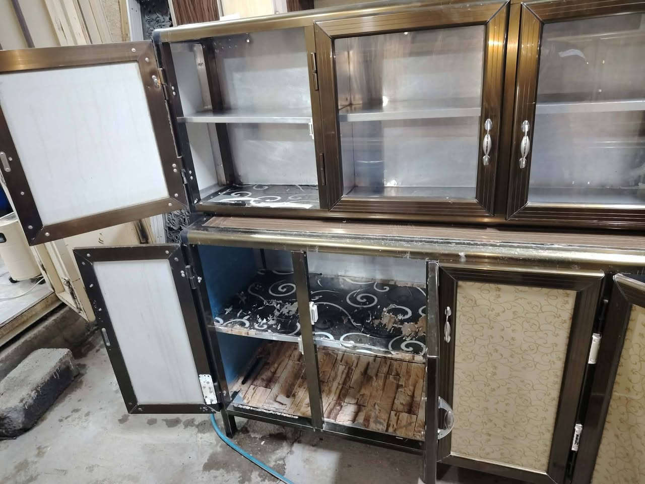 كاونتر ٢ قطع بدون سنك مترين مواد اصلي سعودي حطاطه  سعر ١٧٥ الف العنوان فلوجه حي المعلمين قرب جامع سعد***********//***********
