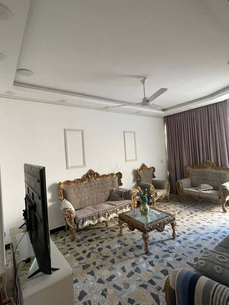 السلام عليكم ورحمة الله بيت للبيع مساحة 126متر نهاية شارع 100 بناء حديث وجاهز وبسعر مناسب للاستفسار ‭0775 380 5816‬
