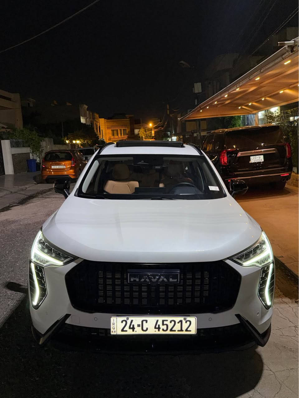 السلام عليكم 
سيارة هافال جولين ماشية ١٣ الف  موديل 2024  
عداد المسافة ١٣  KM السياره داخل ضمان الشركه
اللون ابيض بلاك توب فول  
فول مواصفات ومكفولة كفالة عامة    
السياره رقم شمالى  شرط التحويل 
مكان السيارة اربيل  
——————-
المواصفات :-
1. محرك 1500
2. ناقل الحركة 7 سرعات دبل كلج 
3. التشغيل والتوقف التلقأئي  داتاشو 
6. المقاعد الامامية كهرباء ومجهزه بخاصية التدفئة
7. نظام الدخول الذكي بدون مفتاح 
8 بدلات التغير السرع شفتات على المقود 
9 . حساسات نقطة عمياء + مساعدة تغيير المسار 
10. نظام الصوتي سستم من انفنتي 10 سماعات 

11. نظام الاصطفاف الذاتي بالكامل اتو بارك 
12. لوحة عدادات رقمية قياس 10.25 + شاشة لمس وسطية قياس 12.3 انش 

12 نظام الثبات الالكتروني 
نظام التحكم بالفرامل  
نظام التحكم بالسحب 
نظام التحكم بالفرامل على المنعطفات 
نظام مانع الدحرجه ضد الانقلاب 
نظام التحكم بالسرعة التكييفي 
نظام ابطال الفرامل 
نظام مساعد الفرامل الهيدروليكي 
نظام مساعدة النزول من المنحدرات 
نظام مساعدة الصعود في المرتفعات 
نظام حساس ضغط الاطارات وحرارة الاطارات 
نظام تحذير من الاصطدام 
نظام مكابح طوارئ 
نظام التعليق الأمامي مستقل ونظام الخلفي مستقل متعدد الوصلات  

13. كاميرات محيطية بتقنية 360 درجه 
14. المقاعد من جلد النابة الفاخر  مشمشي
15. وسائد هوائية عدد 8
١٧٠ ورقة مجال 
***********واتساب أربيل, العراق
