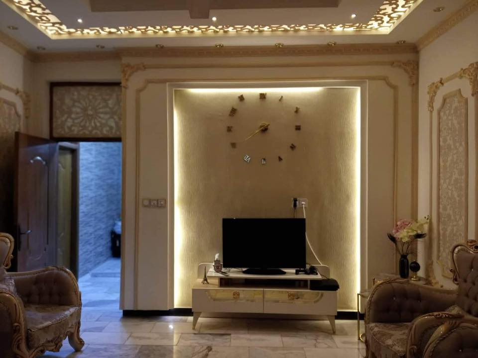 السلام عليكم الدار للبيع مساحه ١٠٠ م ١٠في ١٠ بناء ٢٠٢١ البيت كلش مرتب يحتوي على كراج سياره وصحيات خارجيه واستقبال وهول ومطبخ بلطابق الاول وغرفتين نوم ومجمع صحيات بلطابق الثاني البيتونه على طول السطح العنوان حي الصحه الشارع المقابيل مخبز الكورنيش ثاني فرع عاليمين السعر ١٧٥ وبي مجال *********** صاحب البيت
